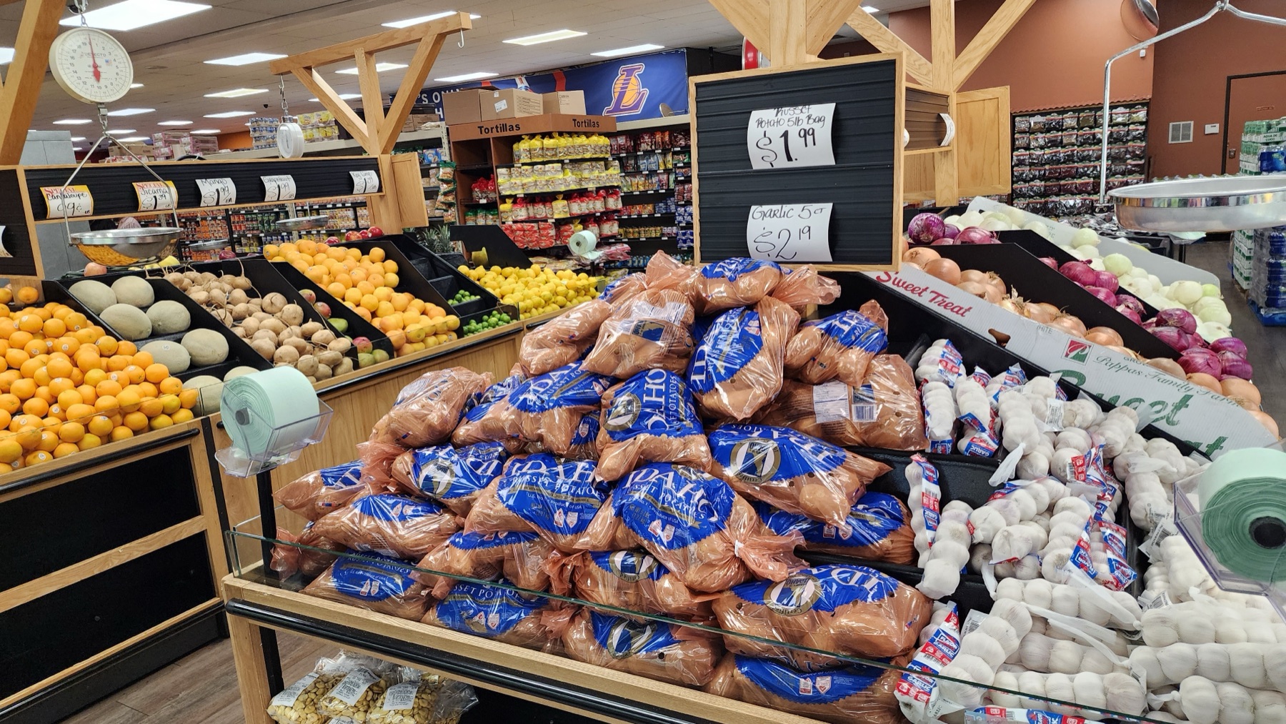 Produce and grocery displays at Asaderos Supermarket